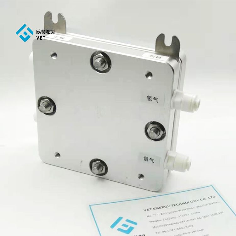 Compact pem electrolyser stack
