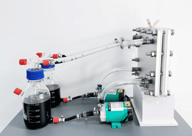 Lab-Scale Vanadium Prodox စီးဆင်းမှုဘက်ထရီ (3W / 20W / 100W)